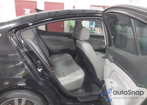 2018 Hyundai Elantra Value Edition z USA, uszkodzony, nr VIN 5NPD84LF0JH345941